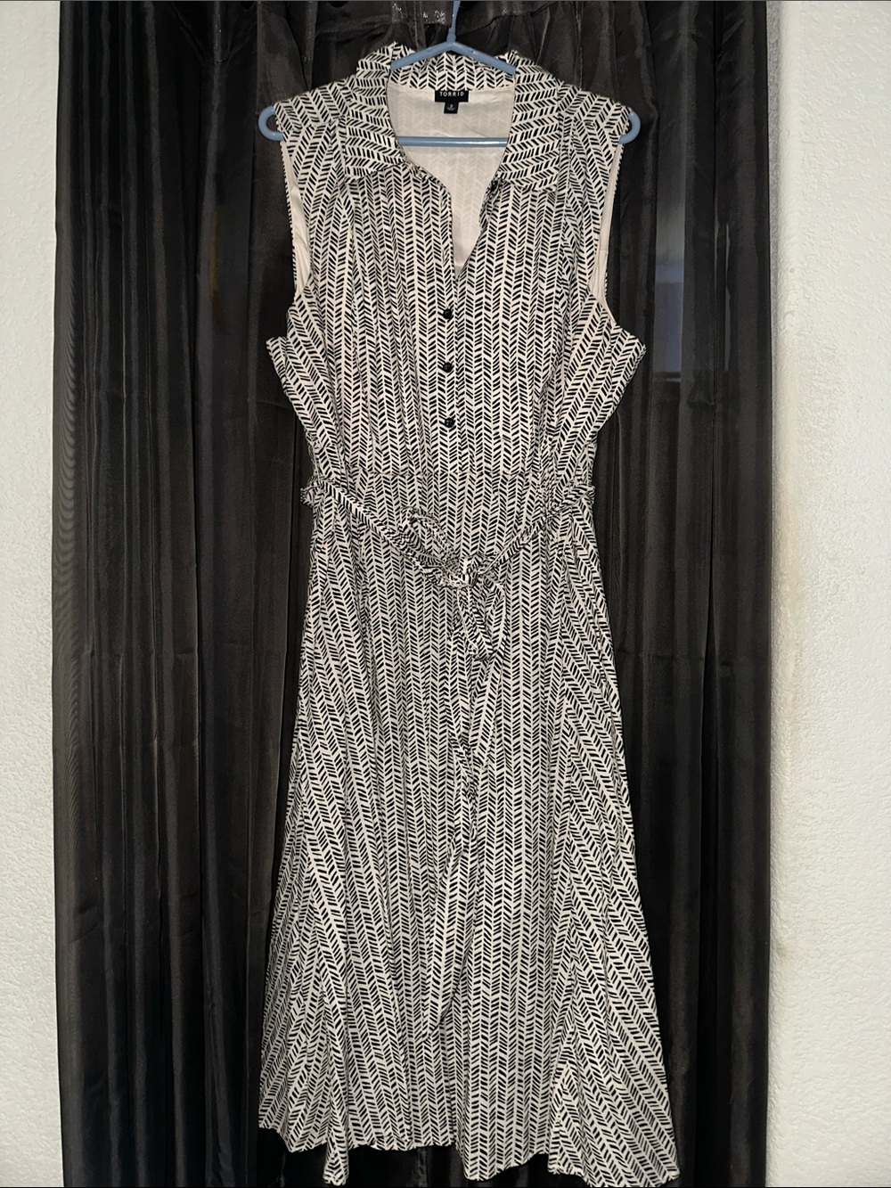 torrid Black & White Sleeveless Midi Shirt Dress with Waist Tie